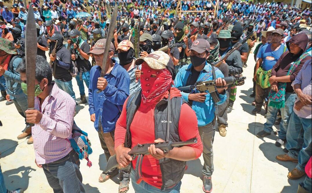 Habitantes de las 86 comunidades del municipio de Pantelhó y miembros de las autodefensas "Los Machetes", anunciaron que tomaron las armas para enfrentar al "narcoayuntamiento" del PRD. Fotos: Jacob García/ EL UNIVERSAL.