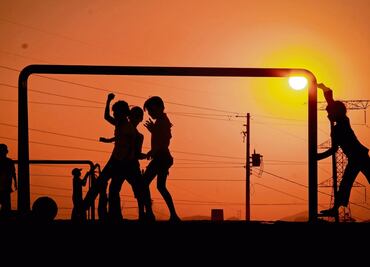 Atrapados en la pobreza, 45.8% de niños y jóvenes