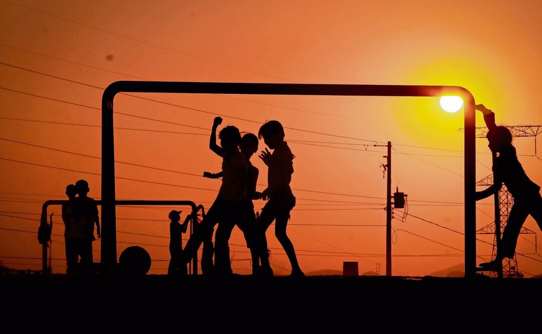 Del total de menores 40% viven en condiciones de pobreza moderada y 10% en extrema, señalan Coneval y Unicef. Foto: Archivo | El Universal