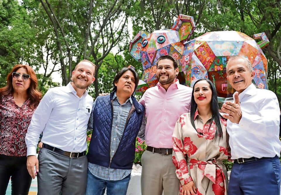 La alcaldesa Sandra Cuevas estuvo acompañada por el edil de Benito Juárez, Santiago Taboada, y el senador del PRD, Miguel Ángel Mancera.