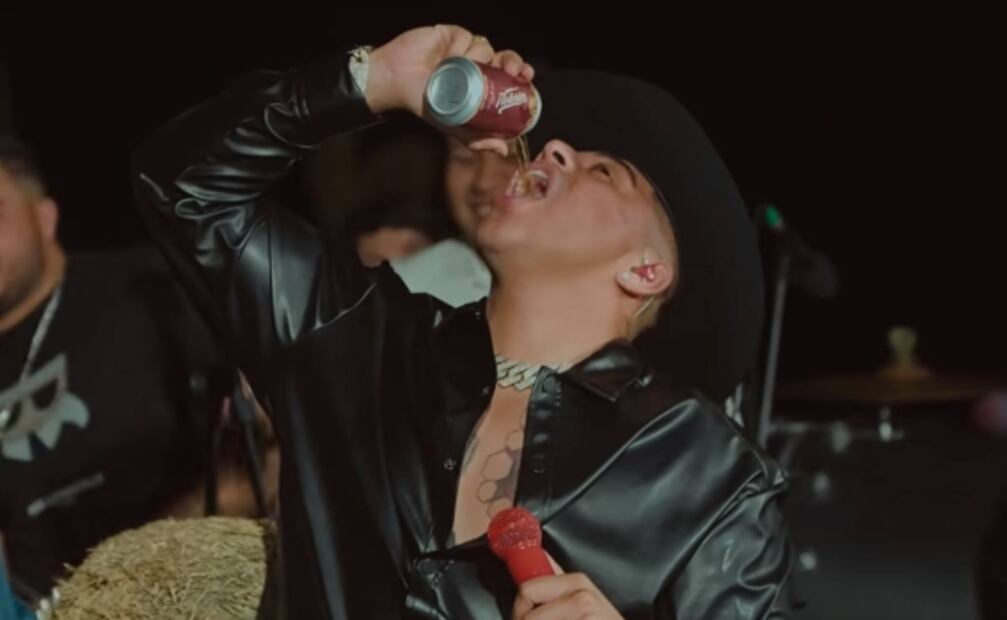 Eduin Caz, vocalista de Grupo Firme, se rinde ante el alcohol: "Hoy sí voy a tomar"