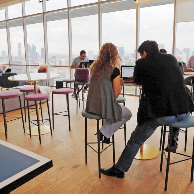 Flexibilidad. Pymes, freelancers, star tups y transnacionales son los principales usuarios de las oficinas cowo rking , dijo CBRE. ARCHIVO EL UNIVERSAL
