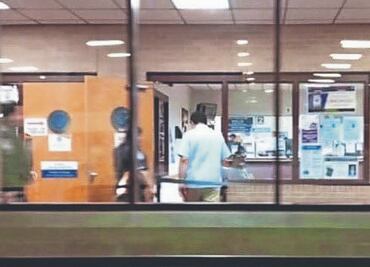 ICE interroga y retira visa al diputado Mario López