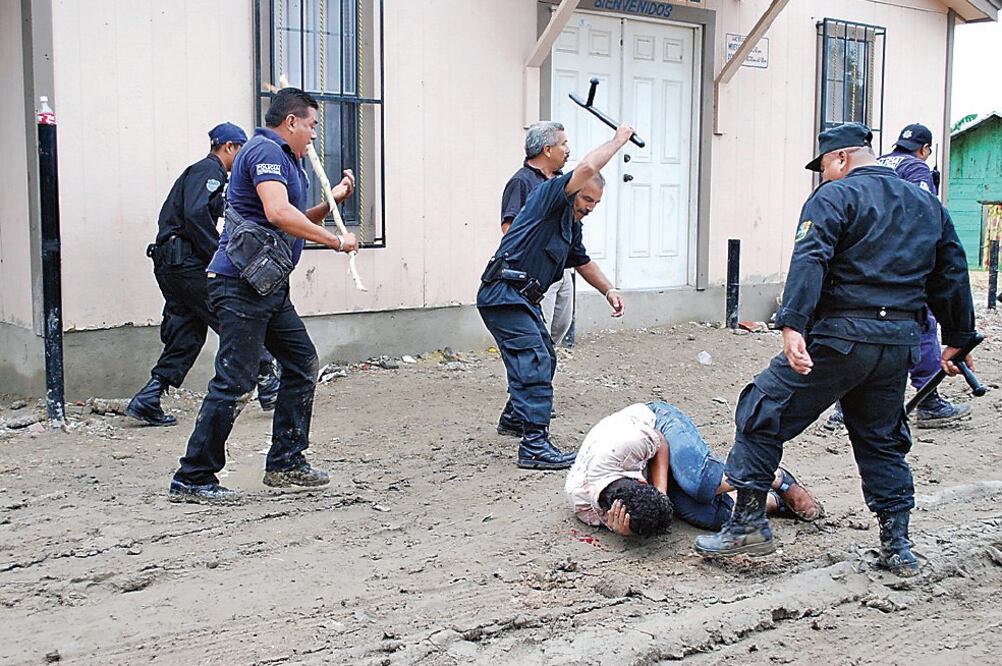 Los abusos de la policía y de las Fuerzas Armadas en general son calificados como uno de los “problemas más sig nificativos” en México en el informe sobre derechos humanos del Departamento de Estado de Estados Unidos (ARCHIVO EL UNIVERSAL)