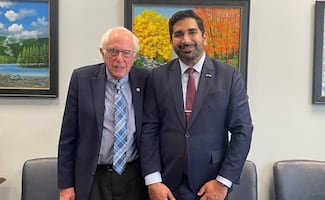 Embajador Lazzeri se reúne con Bernie Sanders; hablan de migración, comercio y derechos laborales