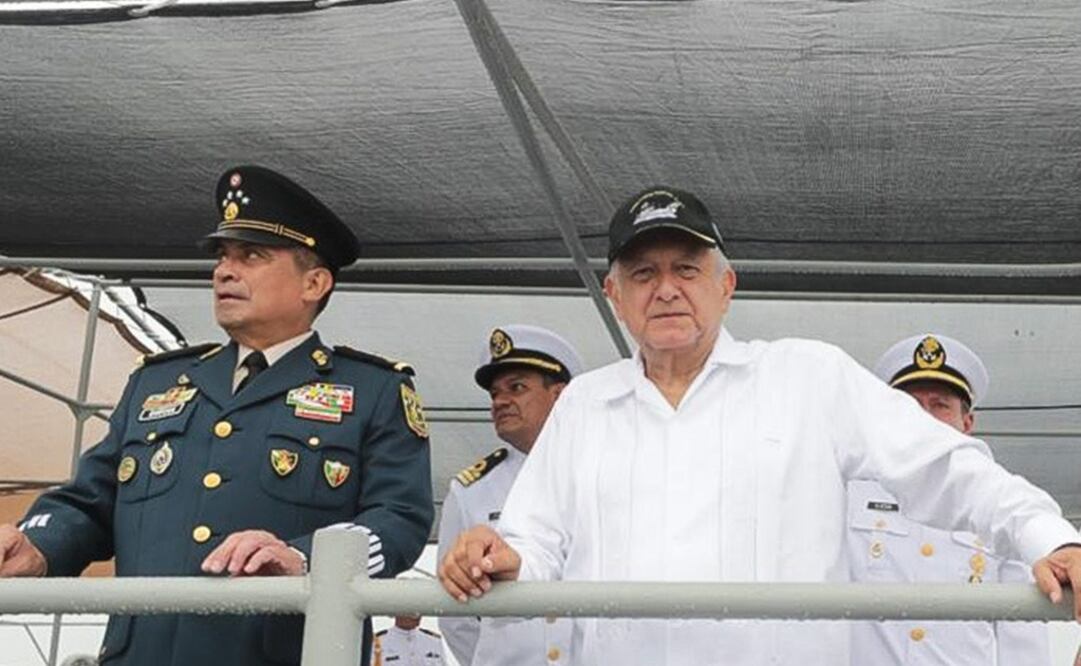 El presidente Andrés Manuel López Obrador durante la ceremonia por el Día de la Marina en Veracruz. Foto: Gobierno de México