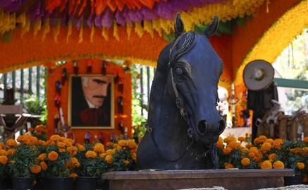 Así luce el imponente altar a Vicente Fernández en el Día de Muertos
