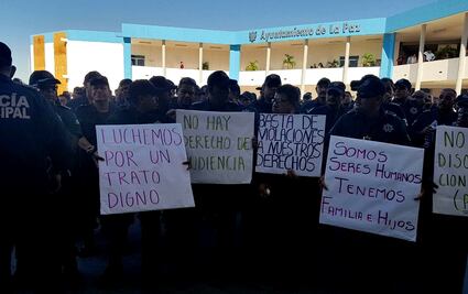 Protestan policías en BCS; argumentan violación a sus derechos laborales