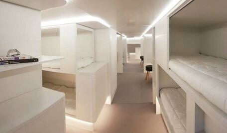 ¿Dormirías en una cama, pero en la zona de carga del avión?