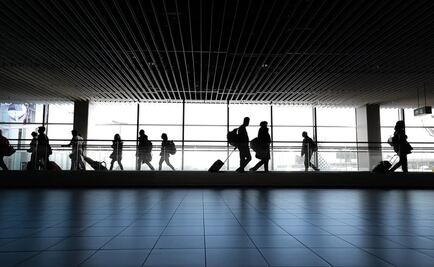 Desde el 22 de enero, viajeros esenciales que crucen EU deberán estar vacunados