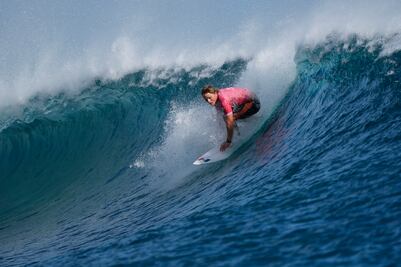 Alan Cleland marca historia y avanza a los Octavos de Final de surf olímpico