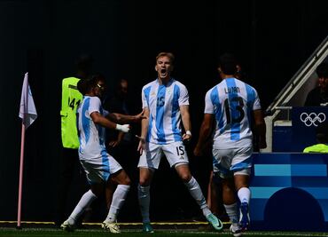 Argentina pone pie y medio en cuartos de final tras derrotar a Irak