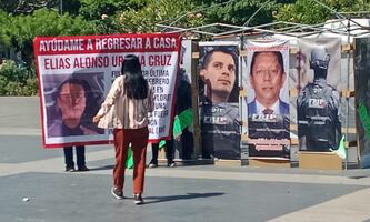 “Con vida se lo llevaron y con vida lo queremos”; familiares de exagente de la Fiscalía de Chiapas desaparecido se manifiestan en Tuxtla