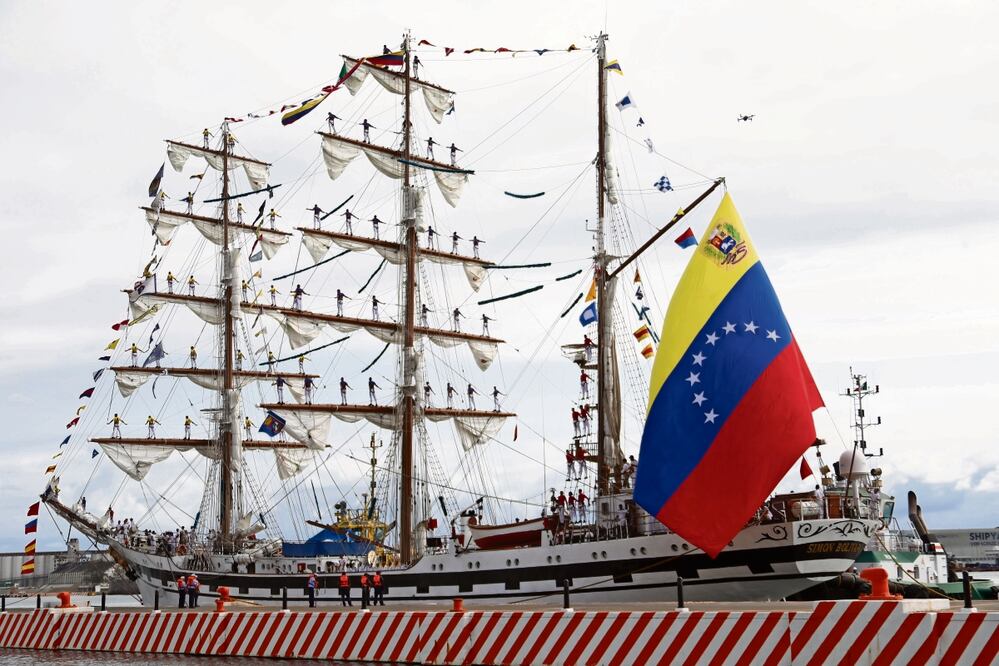 El navío El Embajador Sin Fronteras tiene por misión fundamental preparar a 65 cadetes de la Universidad Militar Bolivariana. Foto: Especial