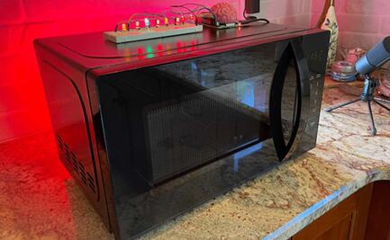 Ponen IA a un horno de microondas y trata matar a su creador