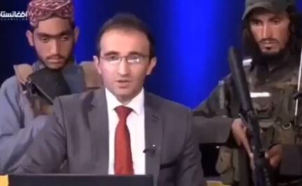 Rodeado de talibanes armados, presentador de Afganistán llama a no tener miedo del Emirato Islámico