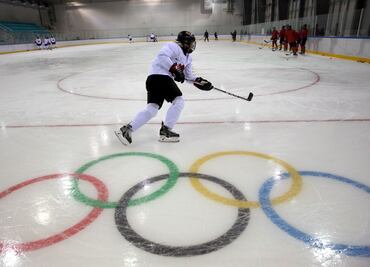 Equipo de hockey de las dos Coreas, listo para debut ante Suiza