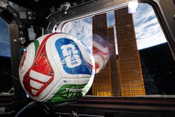 NASA lleva el Mundial al espacio; explican la ciencia detrás de un balón de fútbol