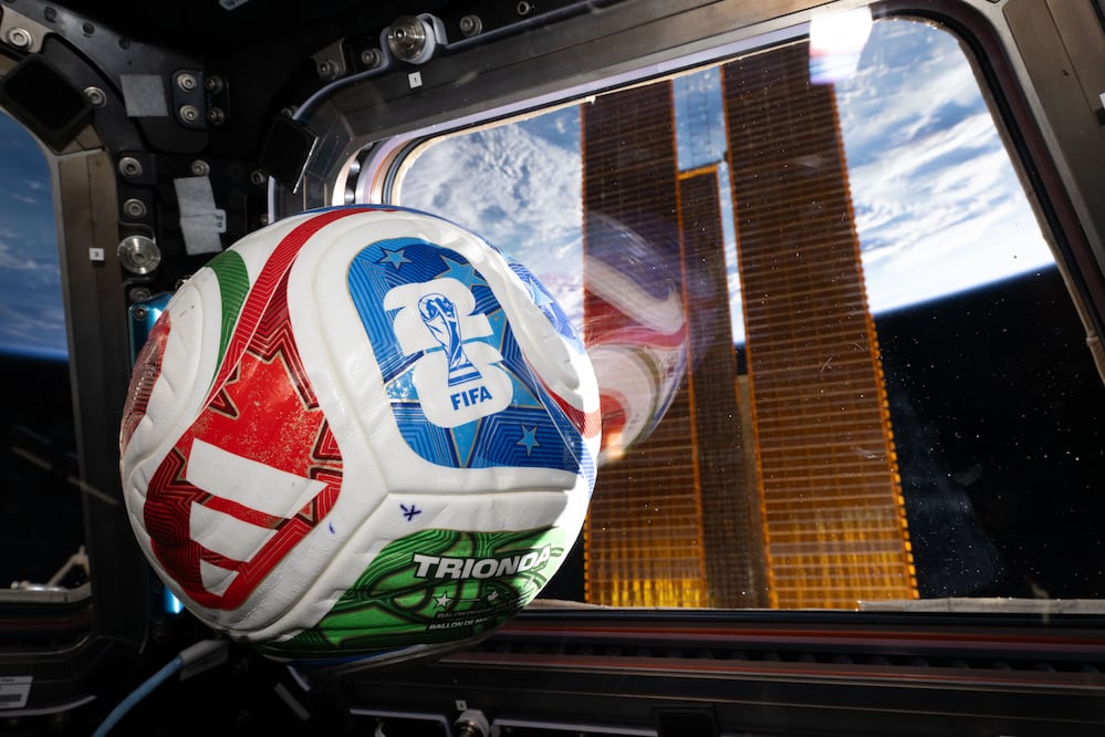 La NASA probó balones del Mundial 2026 en la microgravedad de la Estación Espacial Internacional. Foto: NASA