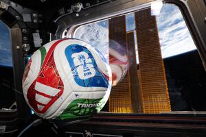 NASA lleva el Mundial al espacio; explican la ciencia detrás de un balón de fútbol