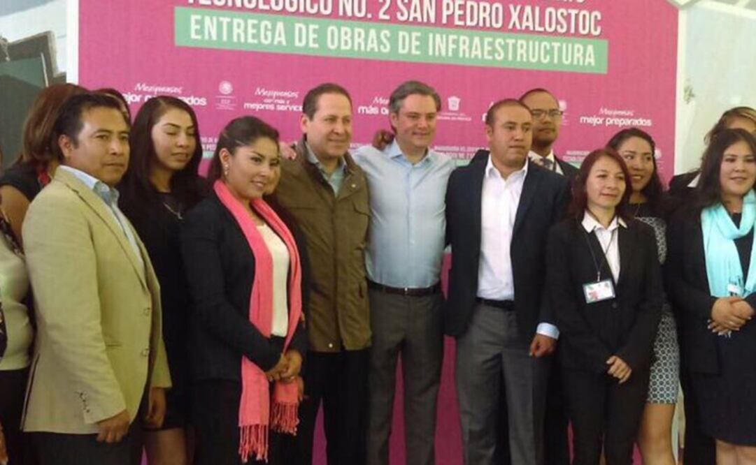 El gobernador del Estado de México Eruviel Ávila y el secretario de Educación Pública, Aurelio Nuño en la inauguración del Centro de Bachillerato Tecnológico No. 2, ubicado en San Pedro Xalostoc, Ecatepec. (Foto: Twitter @aurelionuno)