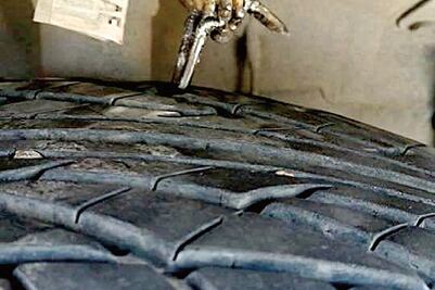 17 autos resultan dañados por púas ponchallantas tras enfrentamiento entre militares y grupo armado en Sinaloa