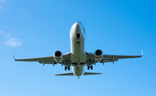 Aerolíneas estadounidenses reducen vuelos hacia México; oferta de asientos cae en un millón este verano