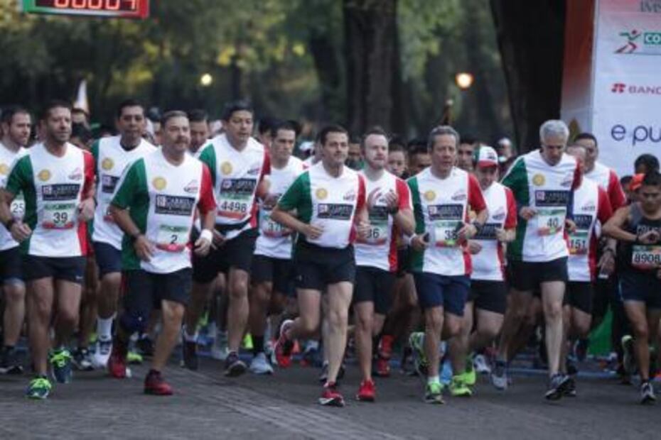 Encabeza Peña Nieto octava carrera Molino del Rey