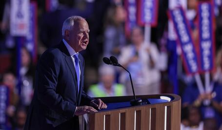 Tim Walz acepta la nominación demócrata para ser vicepresidente