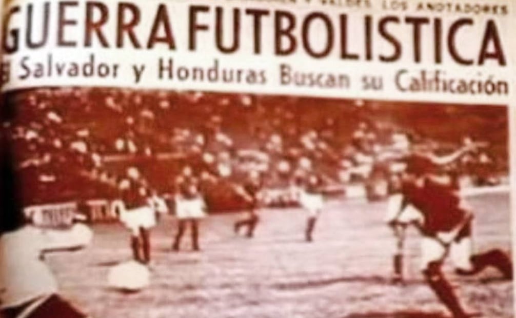Las naciones de Honduras y El Salvador se enfrentaron en un partido de futbol en el que se jugaron el pase a la Copa del Mundo México 70. Las relaciones diplomáticas entre ambas naciones, de por sí ya tensas, terminaron por romperse cuando El Salvador ganó a Honduras por 3 a 2. Tomada de Internet.