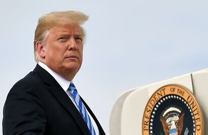 Trump desestima que pagos de su ex abogado a mujeres violen la ley