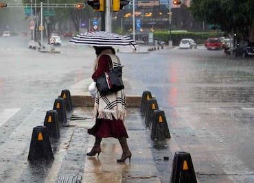 ¡No olvides tu paraguas! Activan triple alerta por lluvias fuertes para toda la CDMX