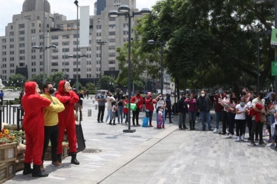 ¿Qué significan las esculturas de "La casa de papel" en el Palacio de Bellas Artes?