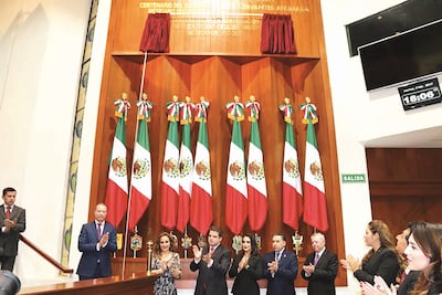 Inscriben con letras doradas nombre de Manuel Clouthier en Congreso de Sinaloa