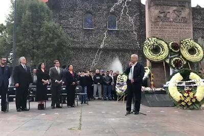 No habrá autoritarismo, sostiene López Obrador en Tlatelolco