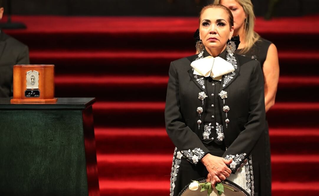 La cantante comentó que Juan Gabriel fue su maestro profesionalmente y como amigo fue su paño de lágrimas. Foto: Juan Carlos Reyes