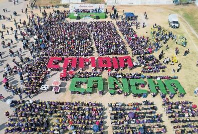 Entregan apoyos para impulsar el deporte