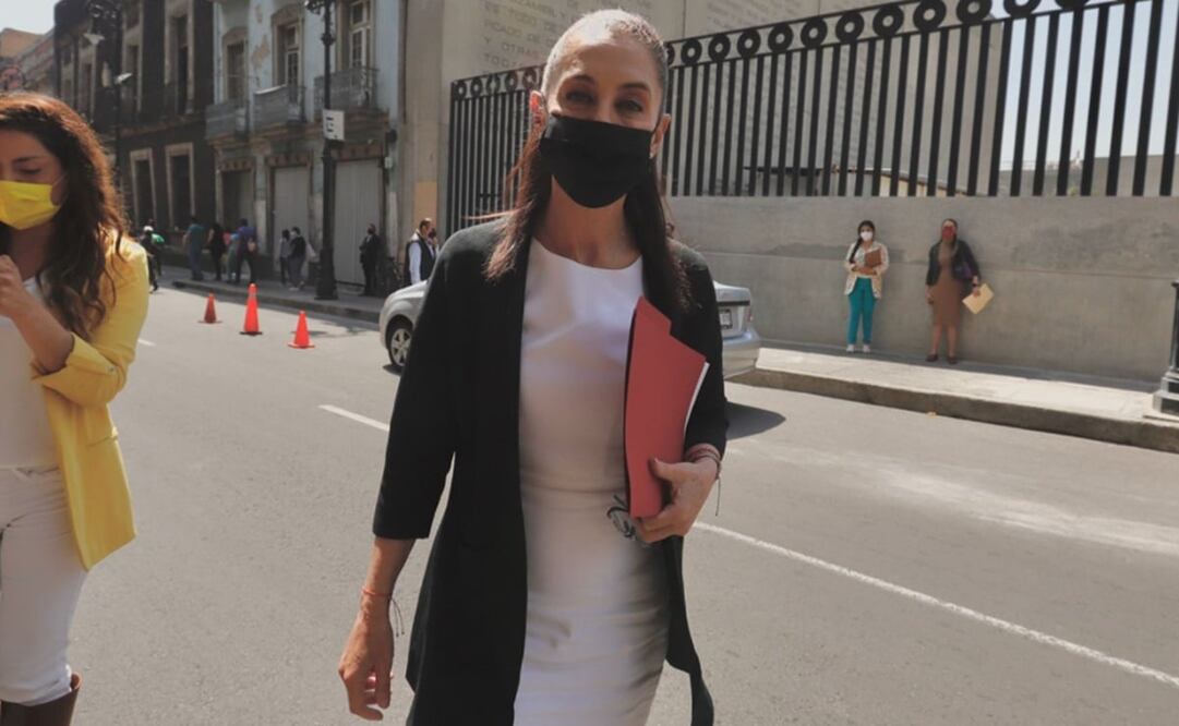 Mientras Claudia Sheinbaum informa, Alejandra Frausto huye