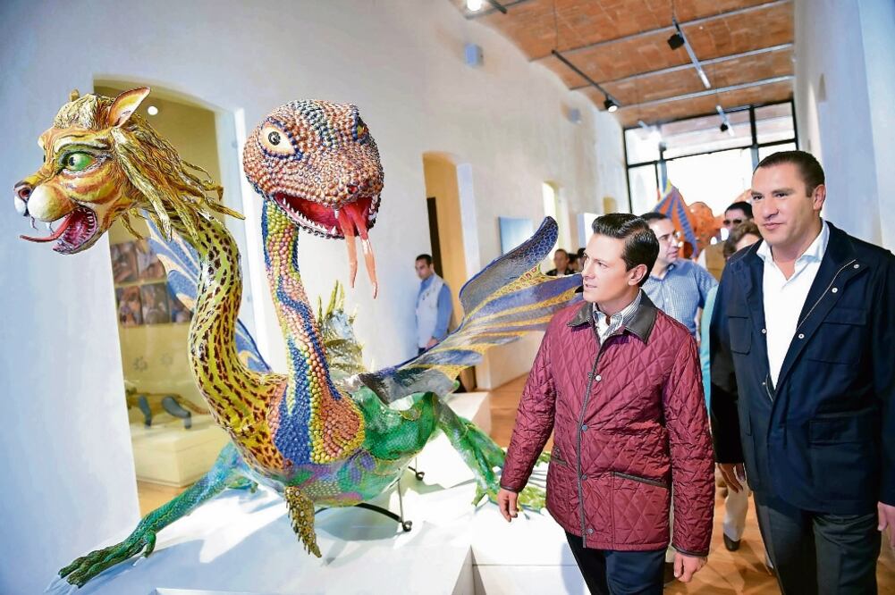 El presidente Enrique Peña Nieto y el gobernador de Puebla, Rafael Moreno Valle, inauguraron ayer el Museo Regional de Cholula. El Ejecutivo destacó la calidez con la que lo recibió la gente en la entidad ()