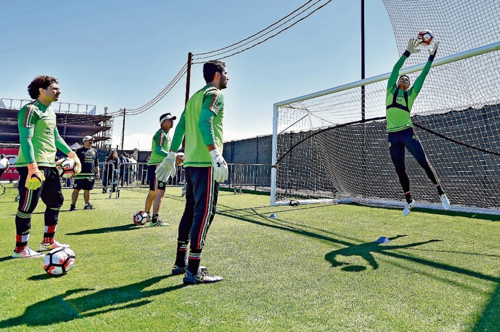 Nuevamente la incógnita se abre en la puerta mexicana, pues ni Ochoa, Corona y Talavera saben quién jugará (ETZEL ESPINOSA. IMAGO7)