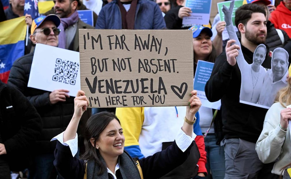 Miembros de la comunidad venezolana protestan por los recientes resultados electorales en Venezuela durante una manifestación en Melbourne. Foto: AFP