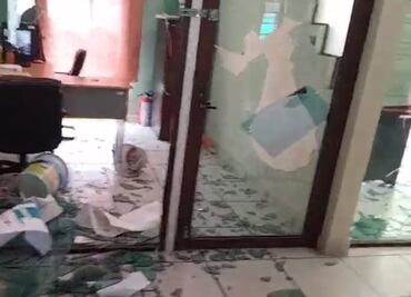 Causan destrozos en presidencia municipal por muerte de joven presuntamente a manos de policías en Puebla