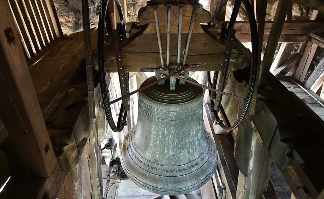 Imagen de la campana número 2, Joseph, de la catedral de Notre Dame (Foto: AFP)