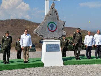 Colocan primera piedra de cuartel militar y unidad habitacional en Colima