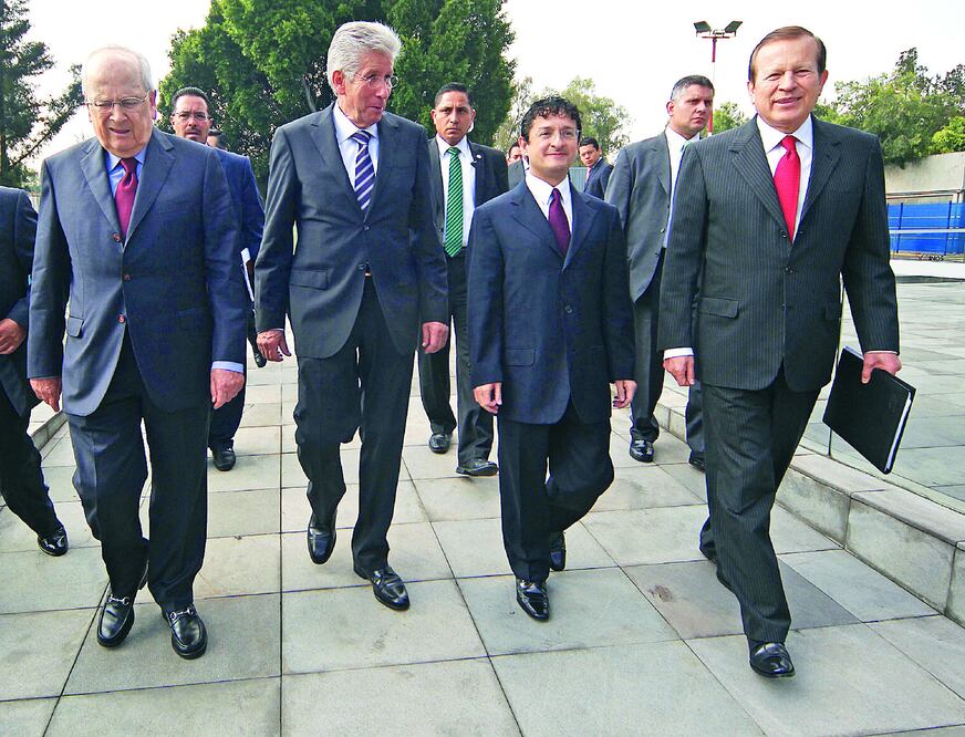 El empresario Claudio X. González; los secretarios Gerardo Ruiz Esparza (SCT) y Virgilio Andrade (SFP), y Manuel Ángel Núñez Soto, director del Grupo Aeroportuario de la Ciudad de México (ARIEL OJEDA / EL UNIVERSAL)