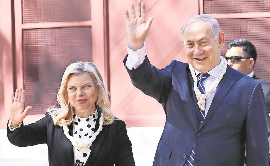 Bajo la lupa. Sara y Benjamin Netanyahu han sido implicados en diversos escándalos de fraude y corrupción. Foto: SAM PANTHAKY. AFP