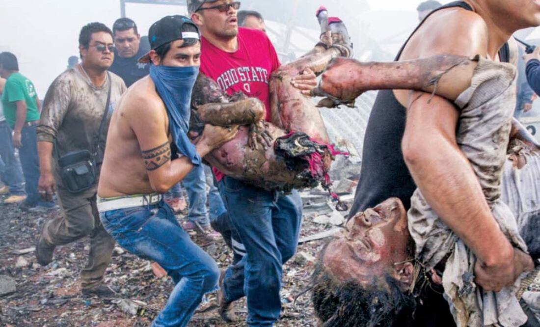 Imágenes muestran la gravedad del daño causado por la nueva explosión en Tultepec, municipio mexiquense en el que recurrentemente suceden este tipo de tragedias que siembran muerte y dolor (ISRAEL GUTIÉRREZ. AFP)