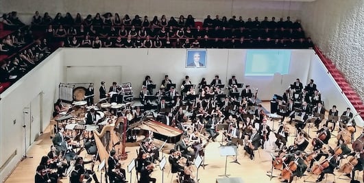 ¡No me homenajees, compadre!