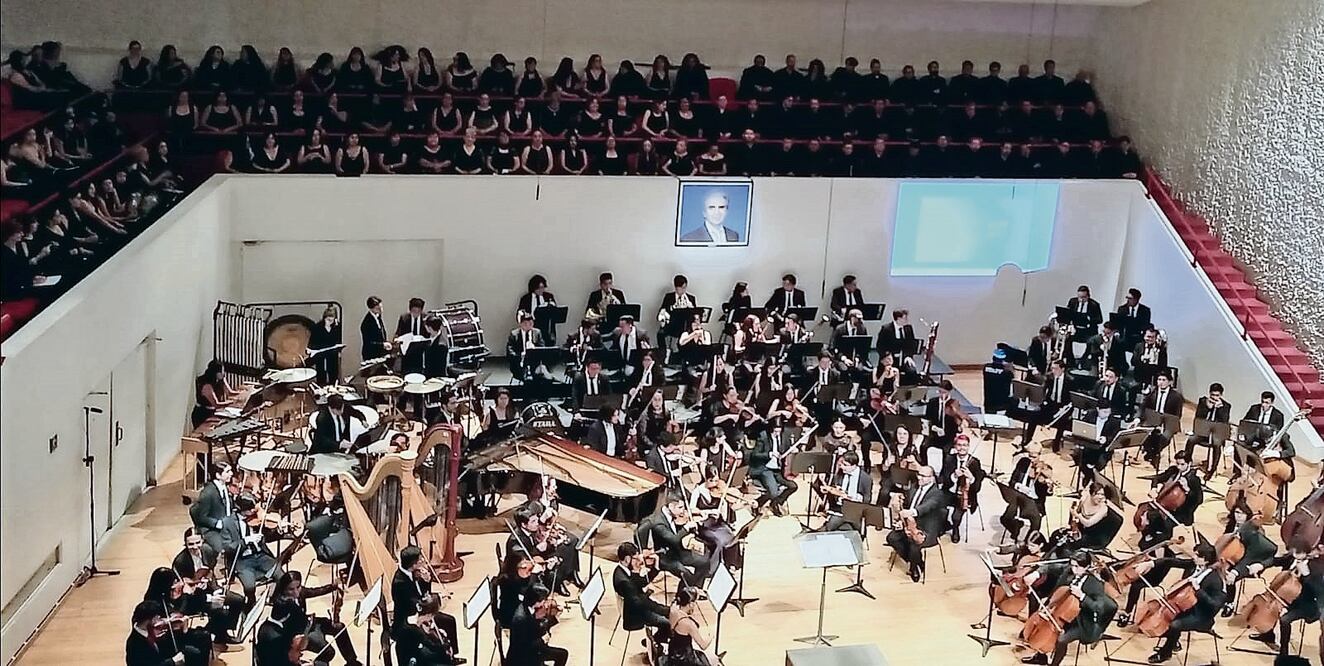 Durante su gestión al frente del Conaculta, Rafael Tovar y de Teresa impulsó la creación del Cenart.