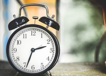 ¿Qué son las horas espejo y cuál es su significado en la numerología?